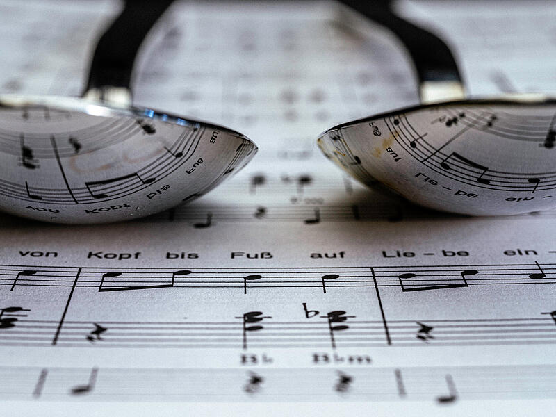 Foto "L&ouml;ffel auf Liederbuch"