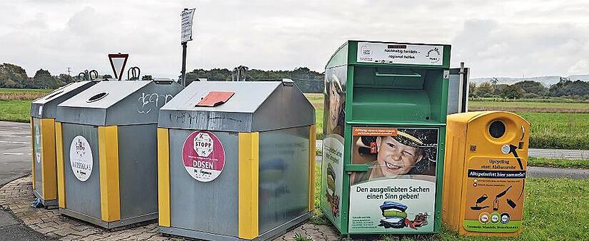Upcycling statt Abflussrohr: An vielen Wertstoffinseln im Landkreis wie hier in Möhrendorf können Bürgerinnen und Bürger Altspeisefette abgeben.