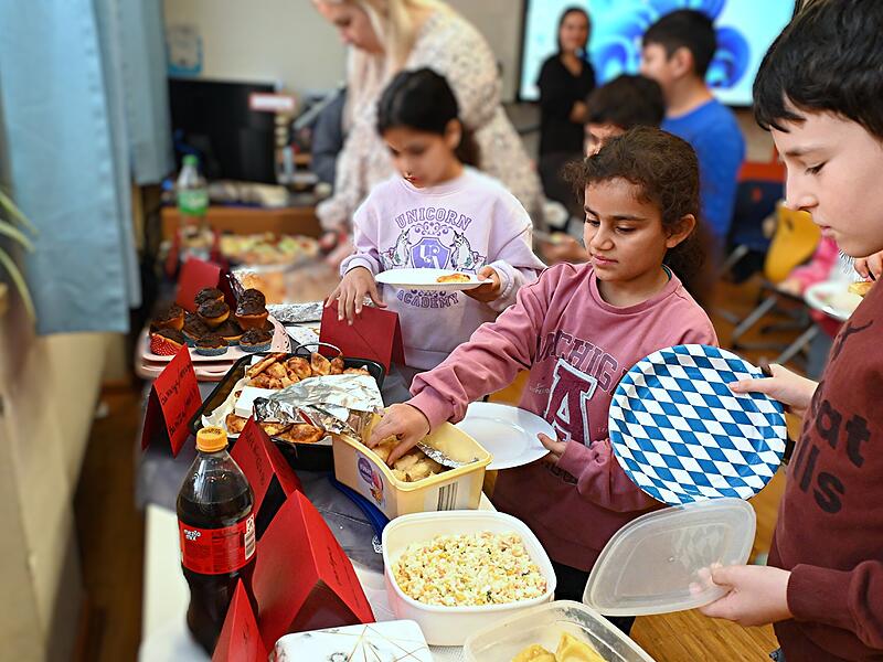 Besuch bei einer Fl&uuml;chtlingsklasse in Hirschaid bei Bamberg