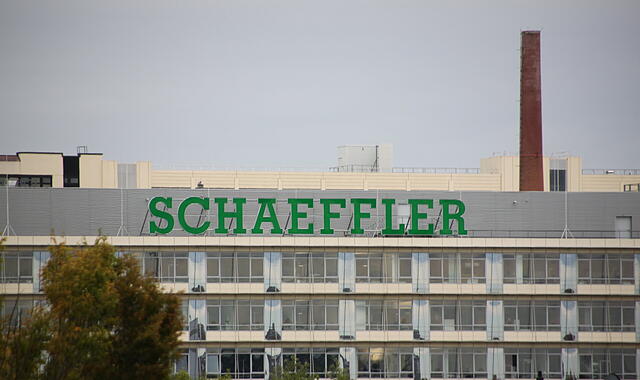 Der Automobilzulieferer Schaeffler hat f&uuml;r Deutschland und Europa einen drastischen Stellenabbau angek&uuml;ndigt. Am Hauptsitz in Herzogenaurach werden in den kommenden Jahren rund 700 Arbeitspl&auml;tze wegfallen.