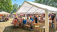Hunderte Besucher feierten auf dem Gelände der Lebenshilfe Forchheim das Jubiläums-Sommerfest mit Musik, Mitmachangeboten und vielen Begegnungen. Hunderte Besucher feierten auf dem Gelände der Lebenshilfe Forchheim das Jubiläums-Sommerfest mit Musik, Mitmachangeboten und vielen Begegnungen.