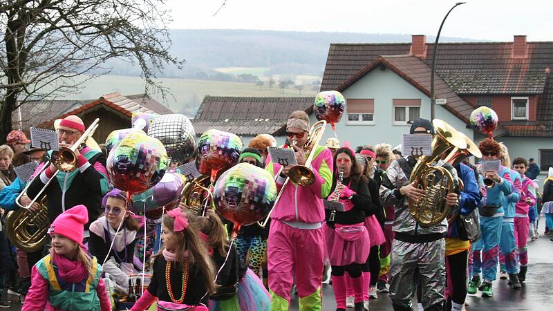 Für die Sperrung von Straßen für Feste und Umzüge fallen in in Burkardroth künftig höhere Gebühren an.