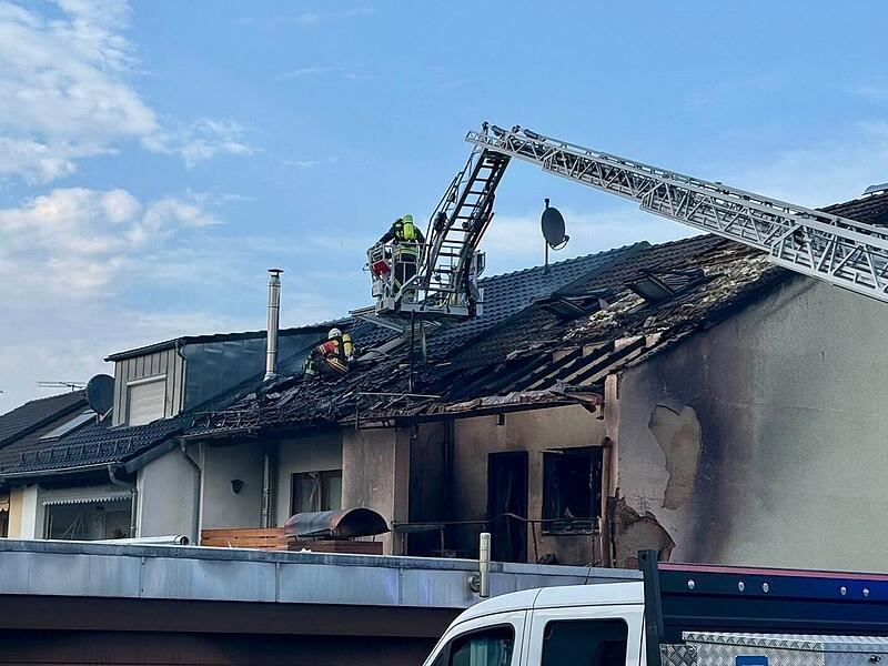 Brand Eckental Am Sonntag, 28. Juni, ist die Feuerwehr zu einem Großeinsatz in Eckental-Forth ausgerückt. Bei dem Feuer in einem Wohngebiet brannte das Haus einer Familie komplett aus.