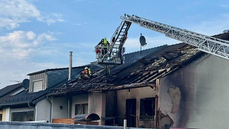 Am Sonntag, 28. Juni, ist die Feuerwehr zu einem Gro&szlig;einsatz in Eckental-Forth ausger&uuml;ckt. Bei dem Feuer in einem Wohngebiet brannte das Haus einer Familie komplett aus.