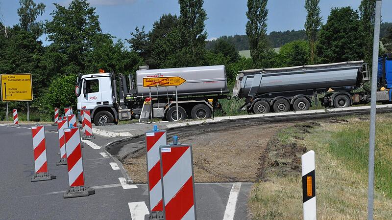 Die B 303 ist bis 18. Juli zwischen der B 279 und Altenstein voll gesperrt. 16; Auch die Auffahrt von der B 279 auf die B 303 nach Schweinfurt ist gesperrt.