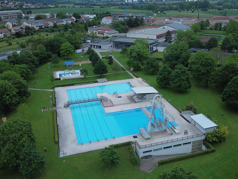 Am Sonntag (24. Mai) hatte das Freibad in Hammelburg zum ersten Mal ge&ouml;ffnet. Das Foto zeigt das Schwimmbad im Jahr 2024.