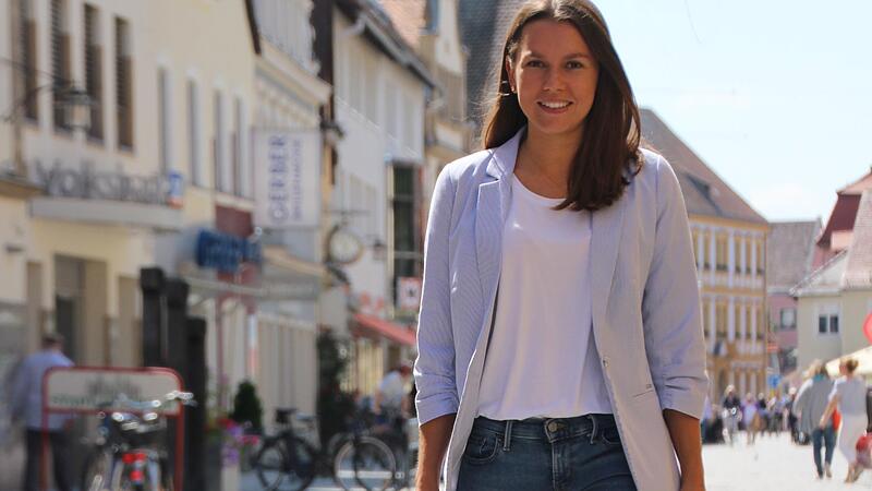 Elena B&uuml;ttner in der  Forchheimer Innenstadt.Forchheim & Fr&auml;nkische Schweiz