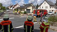Gasgeruch in den Ebersdorfer Straßen! Ursache war ein Leck in der Gasleitung, das alsbald ermittelt und repariert wurde. Mehrere Feuerwehren waren mit Spezialgerät vor Ort.