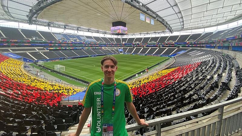 Volunteer David Zimmermann im Stadion in Frankfurt