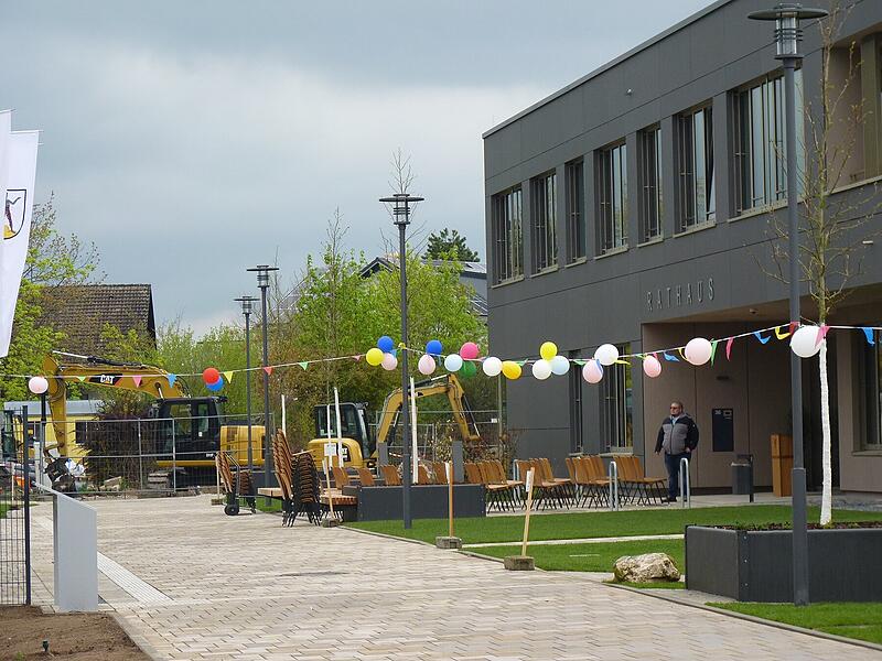 Am Sonntag, 19. April, ist in Hemhofen das neu gebaute Rathaus feierlich er&ouml;ffnet worden.