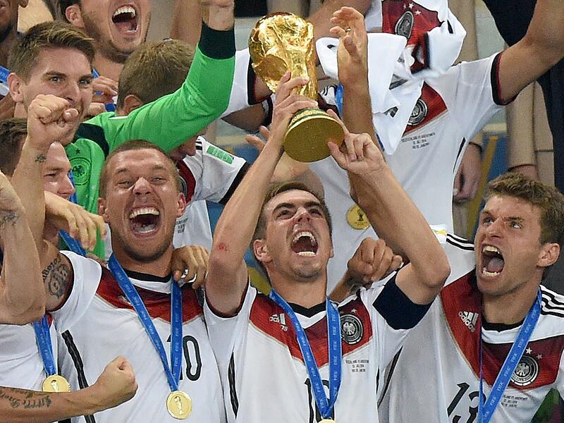 Das Weltmeister-Dress: 2014 musste das Trikot einiges aushalten: Deutschland wurde Weltmeister und das mit ganz viel Rot auf dem Shirt.