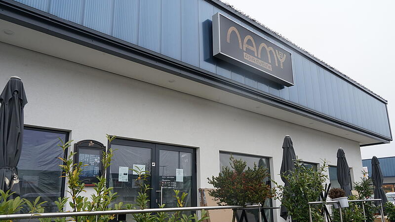 Seit Oktober 2024 sind die Schaufenster des beliebten Asia Restaurant zugeklebt.