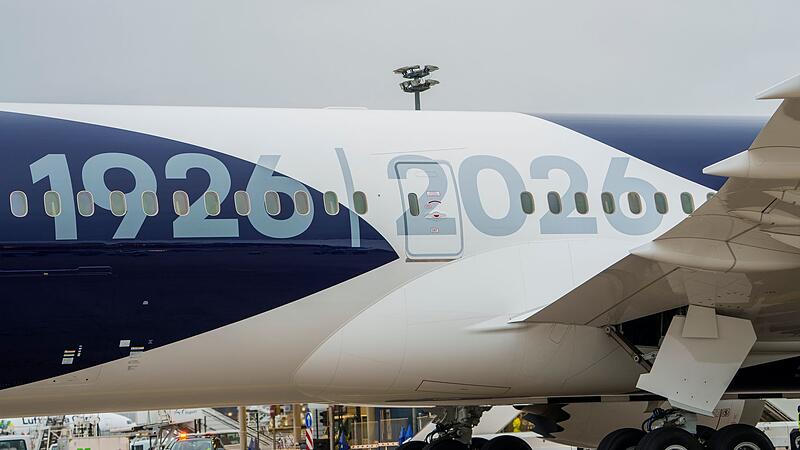 Boeing 787-9 mit Sonderlackierung &bdquo;100 Jahre Lufthansa&ldquo;