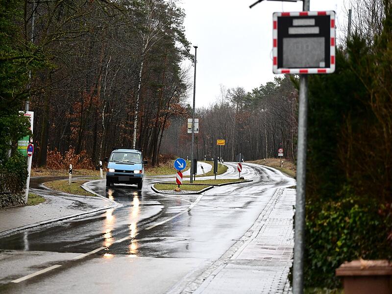 Baiersdorfer Stra&szlig;e in R&ouml;ttenbach: An dieser Stelle soll eine Querungsinsel gebaut werden.
