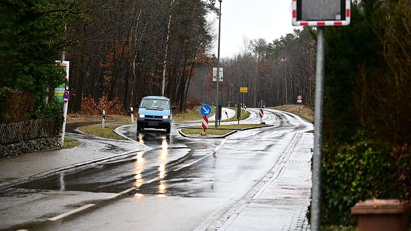 Baiersdorfer Stra&szlig;e in R&ouml;ttenbach: An dieser Stelle soll eine Querungsinsel gebaut werden.