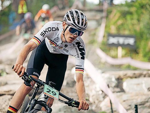 Der Kulmbacher Elias H&uuml;ckmann belegte bei seinem ersten Junioren-WM-Rennen Rang 9.