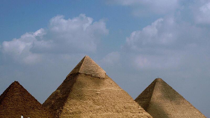 Die Pyramiden stammen aus der Zeit der Alten Ägypter. Die Pyramiden stammen aus der Zeit der Alten Ägypter.