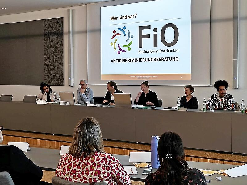 Im großen Saal des Landratsamtes Forchheim wurde die Antidiskriminierungsberatung vorgestellt.
