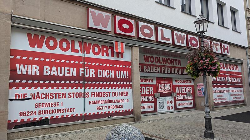 Die Plakate, die noch in den Schaufenstern der Langgasse 6 prangen, verheißen eine baldige Wiedereröffnung am gleichen Standort. Daraus wird allerdings nichts. Die Plakate, die noch in den Schaufenstern der Langgasse 6 prangen, verheißen eine baldige Wiedereröffnung am gleichen Standort. Daraus wird allerdings nichts.