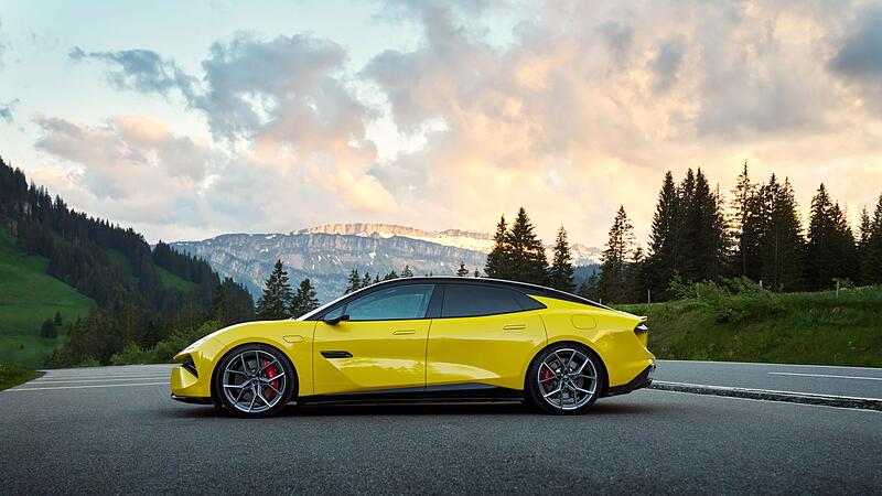 Seitenansicht Lotus Emeya Seitenansicht Lotus Emeya