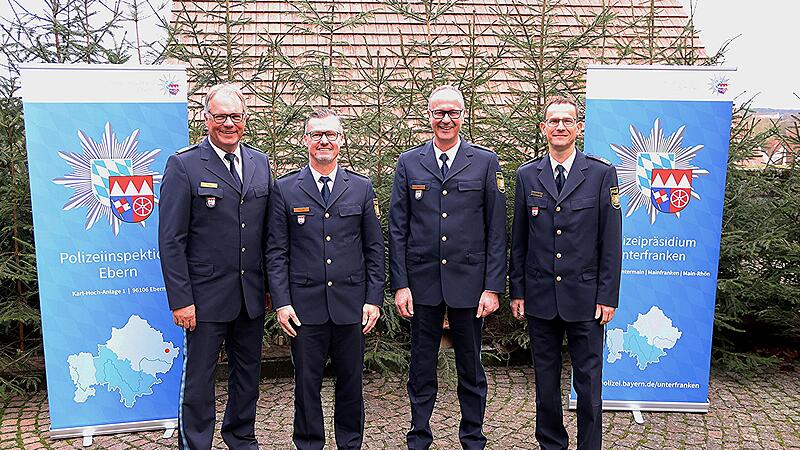 Neuer Polizeichef in Ebern offiziell vorgestellt (von links): Polizeipräsident Detlev Toll, EPHK Detlef Hauck, EPHK Jochen Belz, Polizeivizepräsident Holger Baumbach Neuer Polizeichef in Ebern offiziell vorgestellt (von links): Polizeipräsident Detlev Toll, EPHK Detlef Hauck, EPHK Jochen Belz, Polizeivizepräsident Holger Baumbach