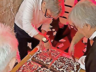 Anschnitt der Vasilopita.