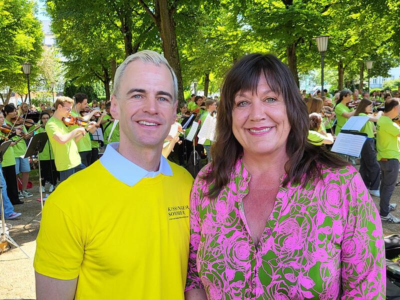Intendant Alexander Steinbeis und Susanne Will von der Saale-Zeitung.