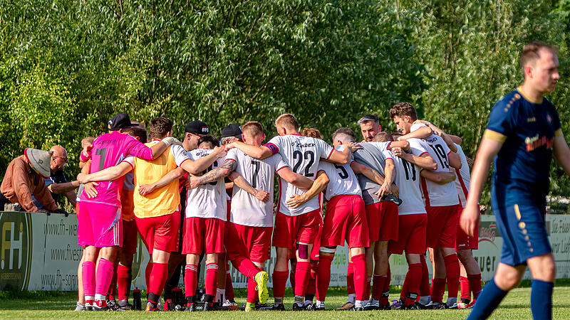 Als Team zusammenstehen, heißt es heute Abend für die Unsteinacher Fußballer in ihrem dritten Relegationsspiel um einen Kreisklassenplatz in Bad Berneck gegen den SC Kreuz Bayreuth. Als Team zusammenstehen, heißt es heute Abend für die Unsteinacher Fußballer in ihrem dritten Relegationsspiel um einen Kreisklassenplatz in Bad Berneck gegen den SC Kreuz Bayreuth.