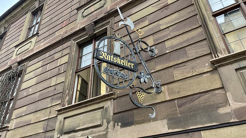 Der Ratskeller in Bad KIssingen steht seit 2018 leer. Eine Weiterverpachtung ist bisher an den hohen Sanierungskosten gescheitert. Im Kommunalwahlkampf ist das Thema wieder präsent. Der Ratskeller in Bad KIssingen steht seit 2018 leer. Eine Weiterverpachtung ist bisher an den hohen Sanierungskosten gescheitert. Im Kommunalwahlkampf ist das Thema wieder präsent.