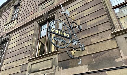 Der Ratskeller in Bad KIssingen steht seit 2018 leer. Eine Weiterverpachtung ist bisher an den hohen Sanierungskosten gescheitert. Im Kommunalwahlkampf ist das Thema wieder pr&auml;sent.