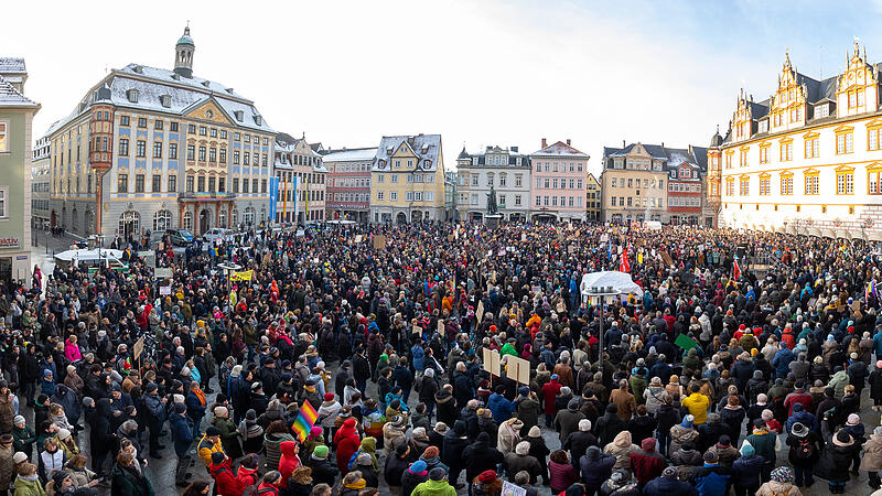 4000 demonstrieren auf dem Marktplatz in Coburg