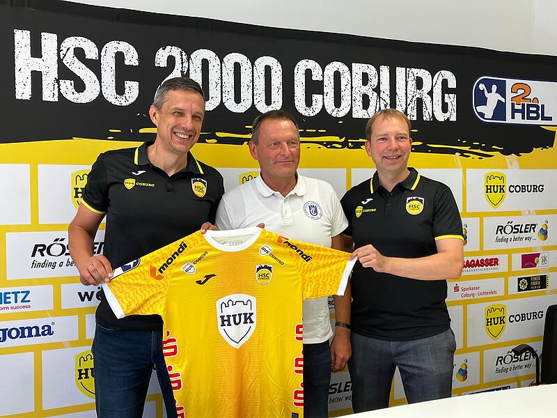 Die HSC-Geschäftsführer Stefan Apfel (l.) und Jan Gorr (r.) stellten ihre Pläne für den Coburger Damenhandball vor - zusammen mit Stefan Höll von der Turnerschaft. Die HSC-Geschäftsführer Stefan Apfel (l.) und Jan Gorr (r.) stellten ihre Pläne für den Coburger Damenhandball vor - zusammen mit Stefan Höll von der Turnerschaft.