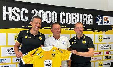 Die HSC-Gesch&auml;ftsf&uuml;hrer Stefan Apfel (l.) und Jan Gorr (r.) stellten ihre Pl&auml;ne f&uuml;r den Coburger Damenhandball vor - zusammen mit Stefan H&ouml;ll von der Turnerschaft.