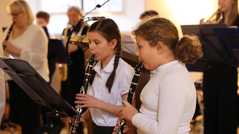 Die städtische Musikschule – hier ein Archivbild von Mitwirkenden des Vororchesters bei einem Konzert zu Beginn des Jahres – lädt ein zum „Tag der offenen Tür“. Die städtische Musikschule – hier ein Archivbild von Mitwirkenden des Vororchesters bei einem Konzert zu Beginn des Jahres – lädt ein zum „Tag der offenen Tür“.