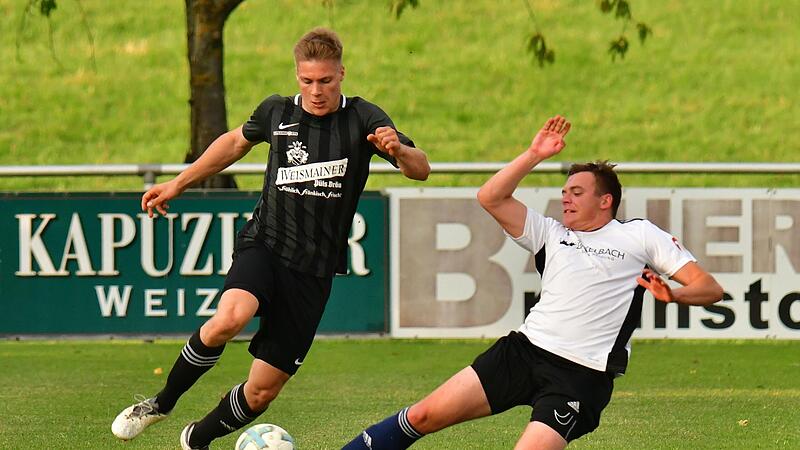 Benedikt Hessner (l.), hier beim bisher einzigen Saisonsieg des SC Jura, dem 3:1-Pokalerfolg beim Kreisklassisten Obersdorf, hat mit seinem Team am Wochenende zwei Chancen, die ersten Punkte in der Kreisliga zu ergattern. Benedikt Hessner (l.), hier beim bisher einzigen Saisonsieg des SC Jura, dem 3:1-Pokalerfolg beim Kreisklassisten Obersdorf, hat mit seinem Team am Wochenende zwei Chancen, die ersten Punkte in der Kreisliga zu ergattern.