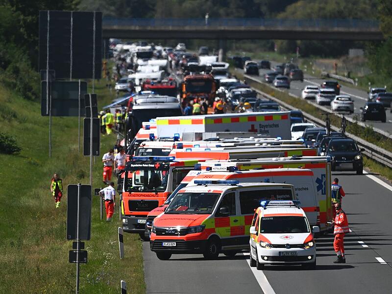 Schwerer Unfall mit Reisebus auf der A3 Schwerer Unfall mit Reisebus auf der A3