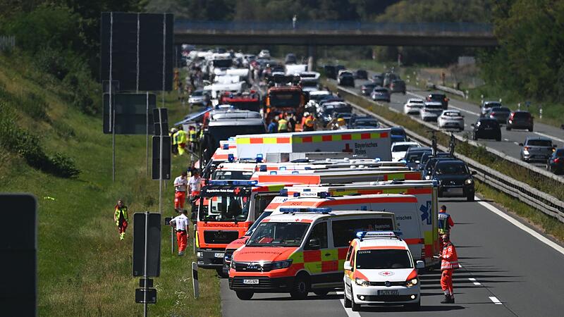 Schwerer Unfall mit Reisebus auf der A3 Schwerer Unfall mit Reisebus auf der A3
