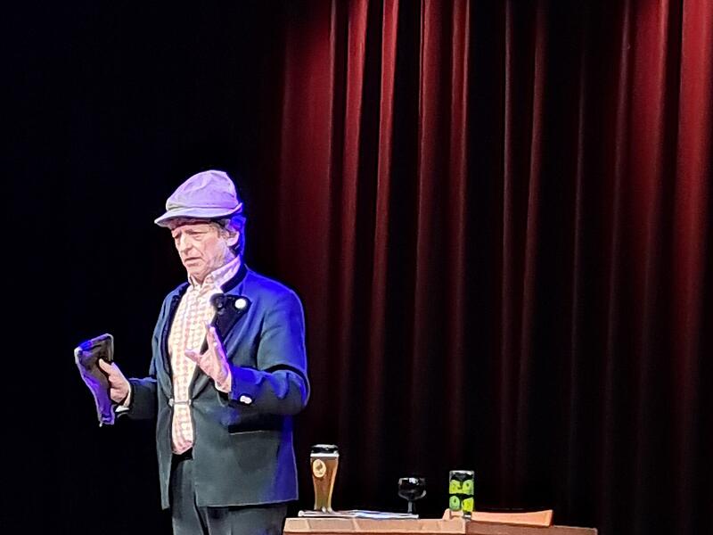 Erwin Pelzig im Kreiskulturraum.