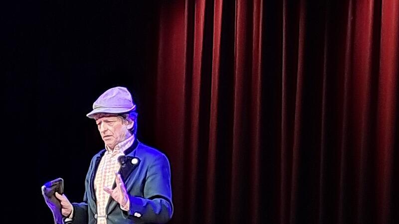 Erwin Pelzig im Kreiskulturraum.