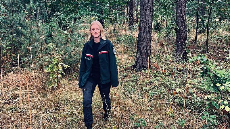 Cornelia Saiko ist gerne im Wald unterwegs. Cornelia Saiko ist gerne im Wald unterwegs.