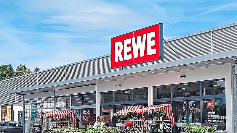 Rewe hatte einen „verkaufsoffenen Sonntag“ beworben. Eine Genehmigung dafür gab es nicht.Alexander Hartmann Rewe hatte einen „verkaufsoffenen Sonntag“ beworben. Eine Genehmigung dafür gab es nicht.Alexander Hartmann