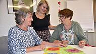 Ingrid Wagner (links) und Lika Fauska (Mitte) hoffen auf viele Anmeldungen zur Schulung als Alltagsbegleiter. Edith Naujoks sagt: „Ich kann die fundierte Schulung nur jedem empfehlen.“ Ingrid Wagner (links) und Lika Fauska (Mitte) hoffen auf viele Anmeldungen zur Schulung als Alltagsbegleiter. Edith Naujoks sagt: „Ich kann die fundierte Schulung nur jedem empfehlen.“