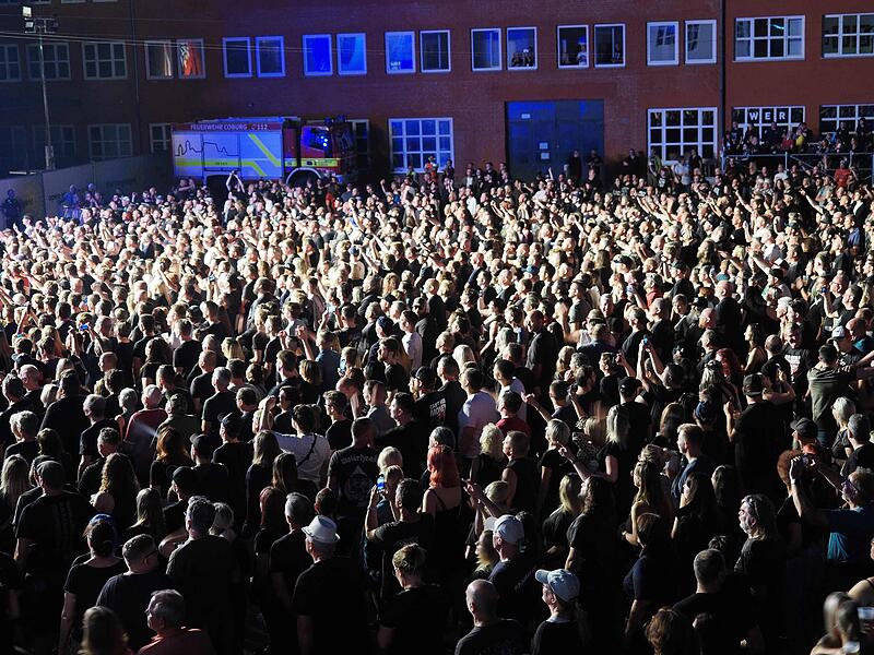 Die Rammstein-Tribute-Band live auf dem Gel&auml;nde der KulturfabrikStahlzeit am 18. Juni in Cortendorf