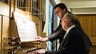 Kirchenmusikdirektor Thomas Rothert gestaltete das erste Orgelkonzert in Haarbrücken nach der Corona-Krise. Als Registrant assistiert Wolfgang Rebhan, Organist im Haus der Begegnung. Kirchenmusikdirektor Thomas Rothert gestaltete das erste Orgelkonzert in Haarbrücken nach der Corona-Krise. Als Registrant assistiert Wolfgang Rebhan, Organist im Haus der Begegnung.