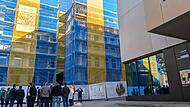 Während der laufenden Generalsanierung des Bauteils B wurde auf dem Eisenstädter Platz das Richtfest gefeiert.