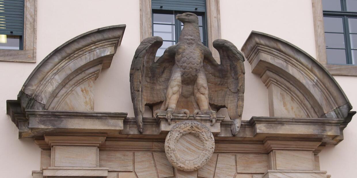 reichsadler-figuren-in-erlangen