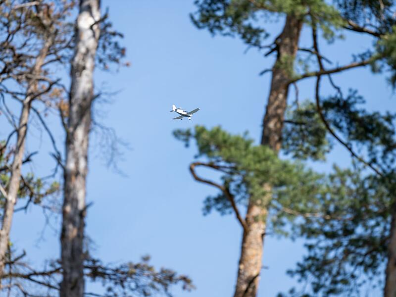 Luftbeobachter trainieren Waldbrandfrüherkennung