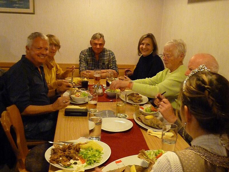 Die Gäste der Führung ließen sich die Delikatesse aus Höchstadt schmecken. Die Gäste der Führung ließen sich die Delikatesse aus Höchstadt schmecken.