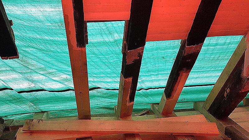 Teilweise sind im Dachgeb&auml;lk der Xaver-Mayr-Galerie tragende Teile zu erneuern oder auszubessern.