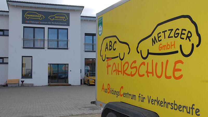 Die bekannte Kitzinger ABC-Fahrschule Metzger hat einen Antrag auf vorläufige Insolvenz gestellt.